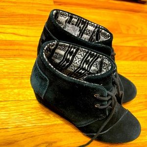 Toms black bootie size 7